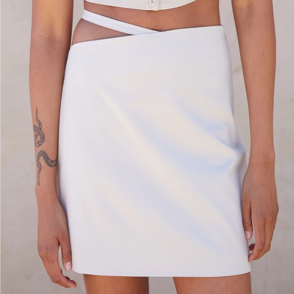 Oak & Fort. MINI SKIRT WITH CUTOUT WAIST. NWT - Picture 2 of 10